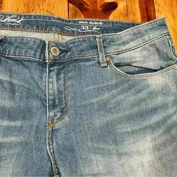 Levi’s San Francisco Demi Curve Light wash Bootcut - Picture 5 of 6